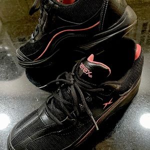 Size 9 women’s aetrex athletic shoes like new